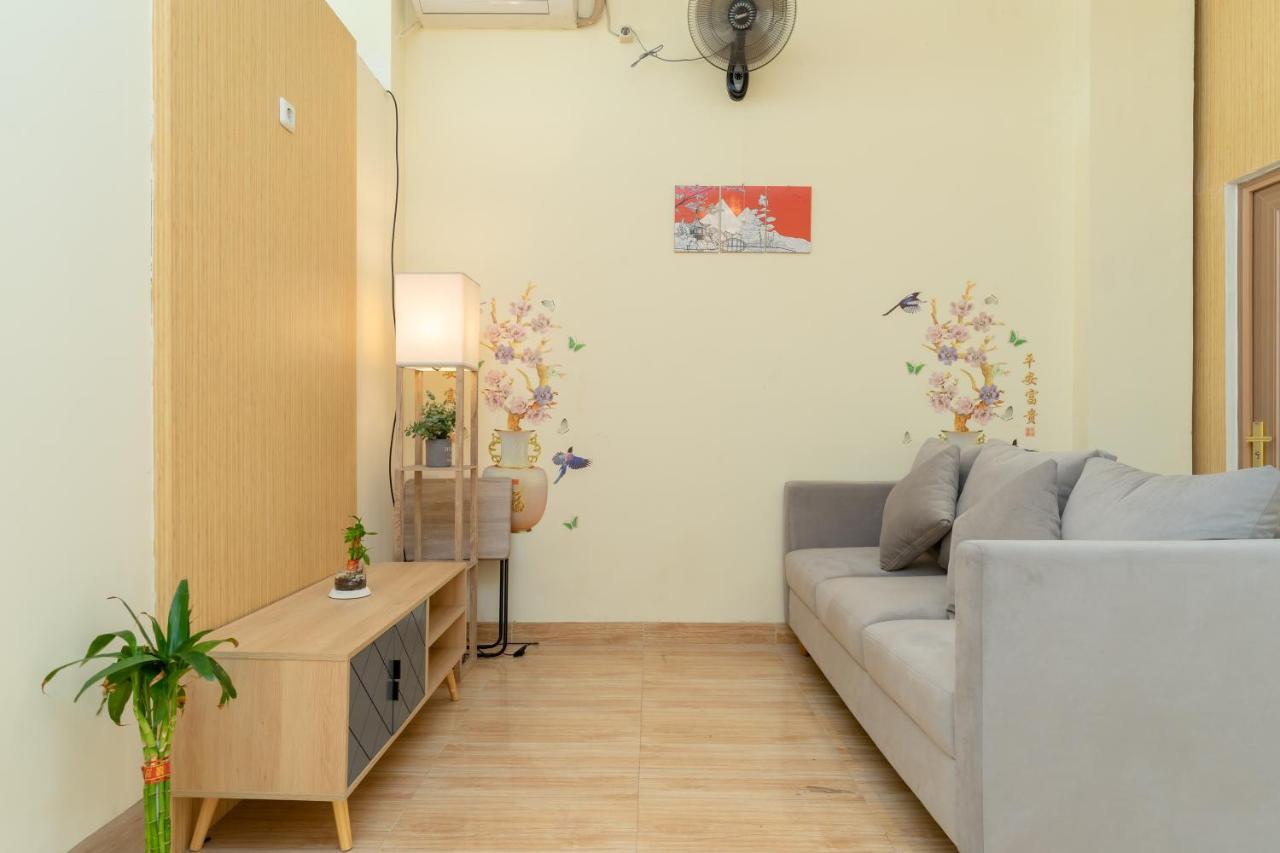 Reddoorz Plus Near Rs Royal Taruma Grogol Hotel Jakarta Exterior photo